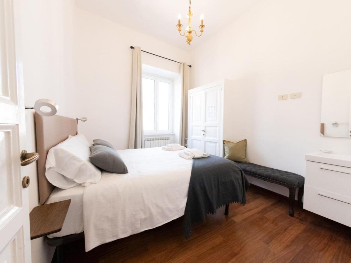 The Best Rent - Three-Bedroom Apartment Close To Colosseo Rzym Zewnętrze zdjęcie